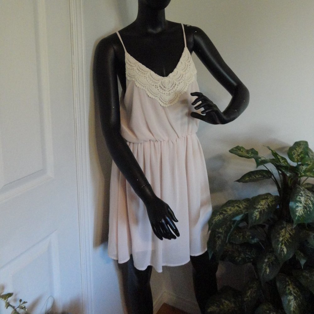 light pink dress, ardene, médium
